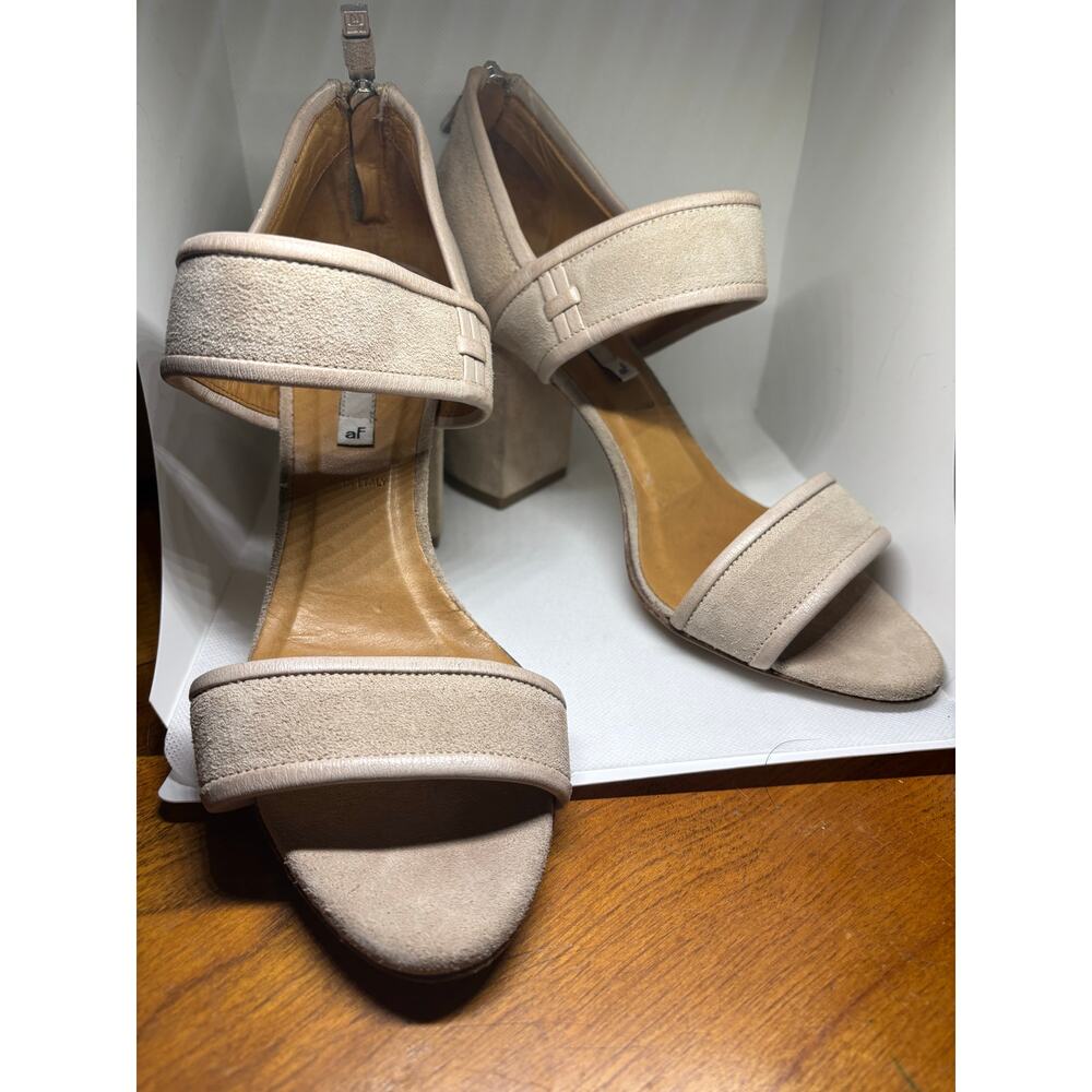 Alberto Fermani Torrone heels in beige and excellent condition